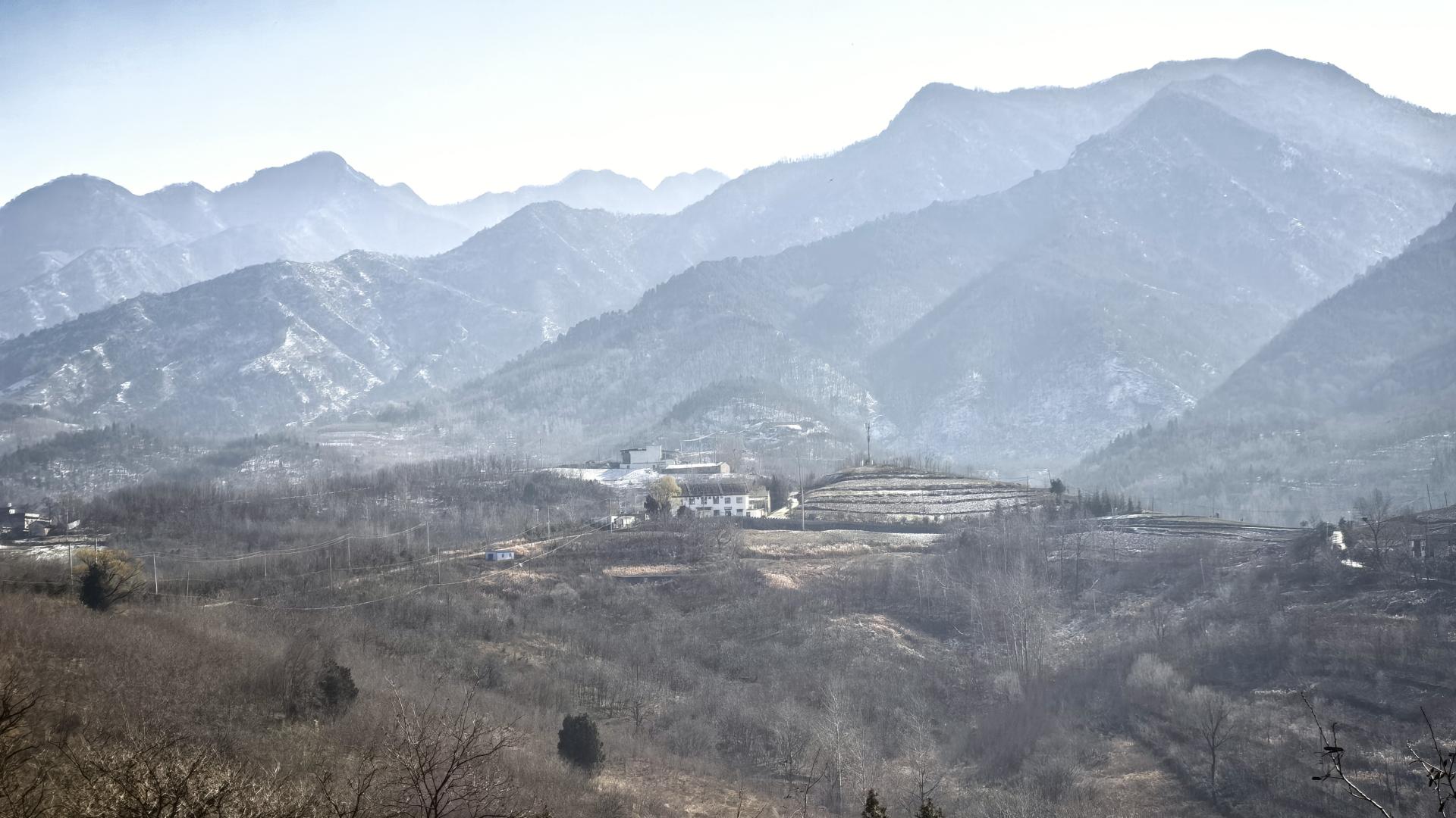 蓝田这么出片的地方有碧水有雪山，但骆驼岭的头和腿，还是没找到