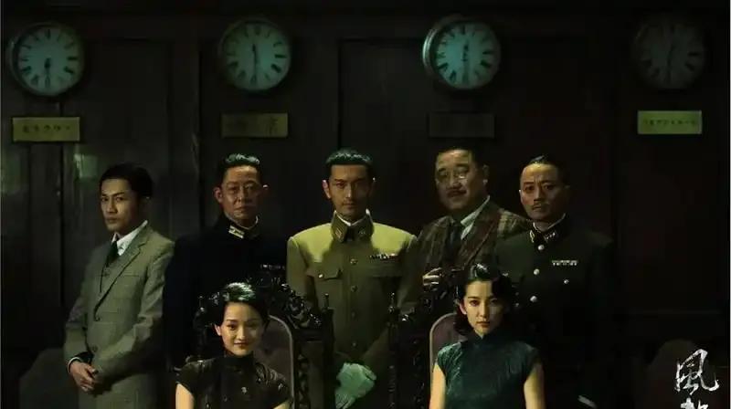 中国电影史上最应当获得“集体表演大奖”的演出阵容，出自《风声》。
后排左起，苏有