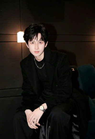 终于到期了这些年成毅有这么大的成就，全凭自己努力，不要续约了