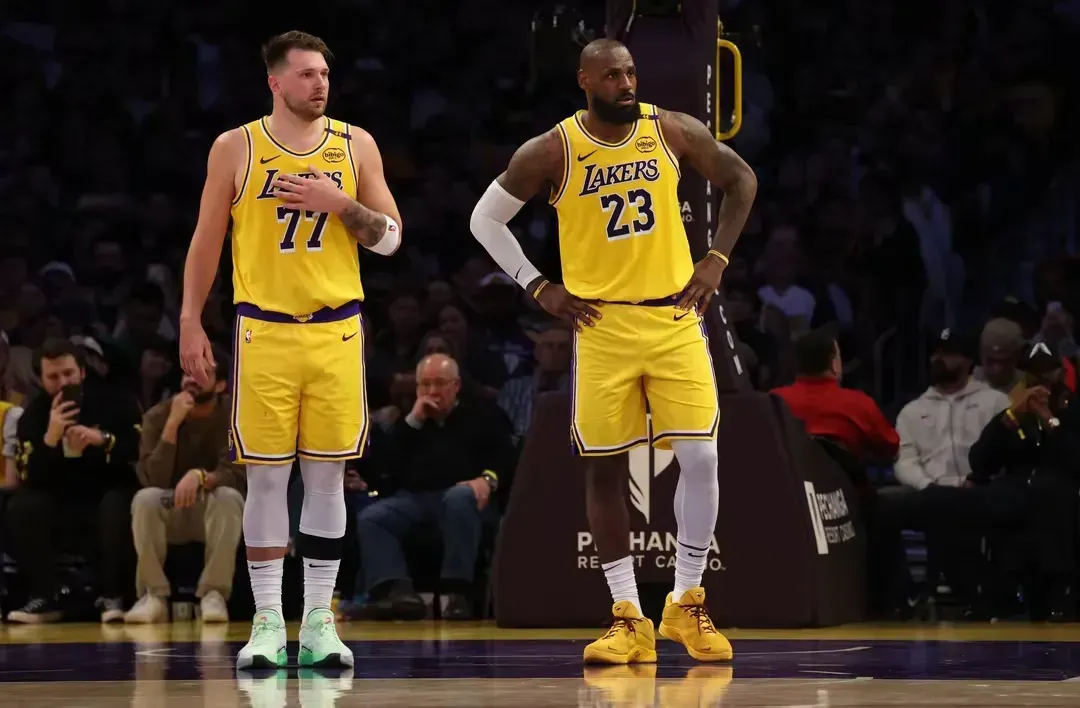 湖人两连败！三巨头砍74分仍输球
#nba 湖人# 
第三节开始，裁判终于不