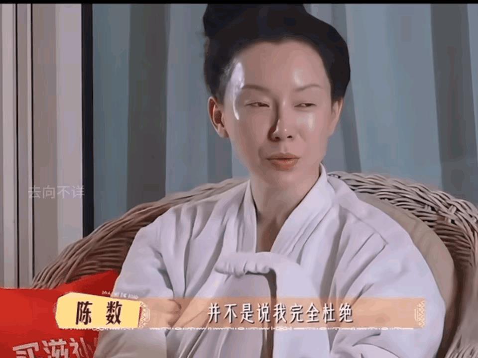 陈数的素颜没有气色能理解
皮肤状态没有那么好了能接受
但是很奇怪的是，陈数完全素