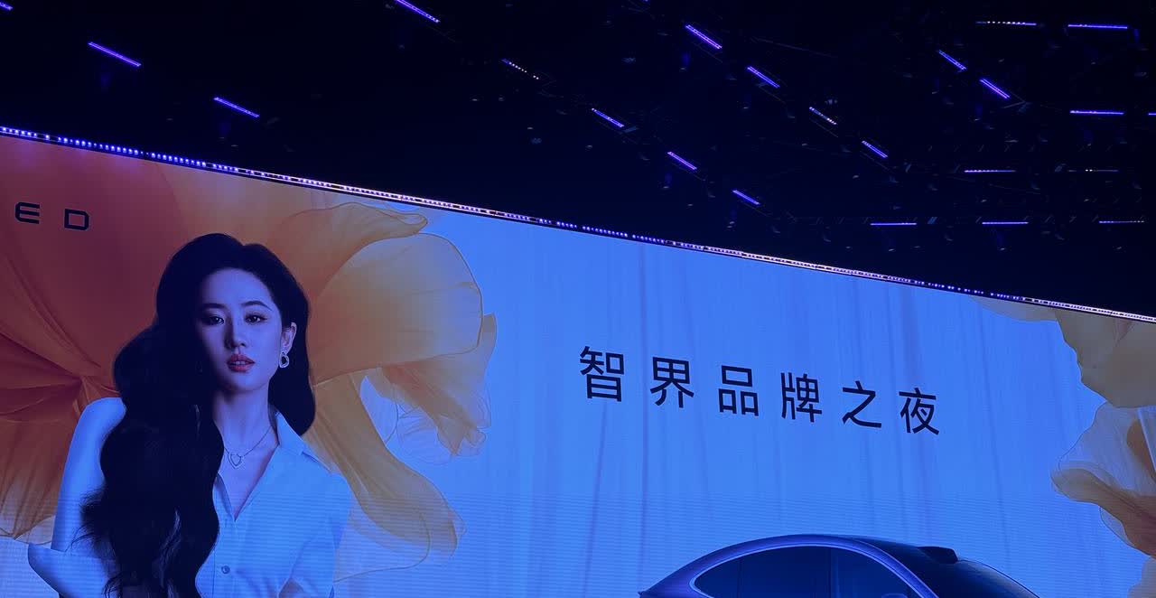 先来看R7
目前，智界大定已经突破13W
其中SUV品类的R7，被称为六边形