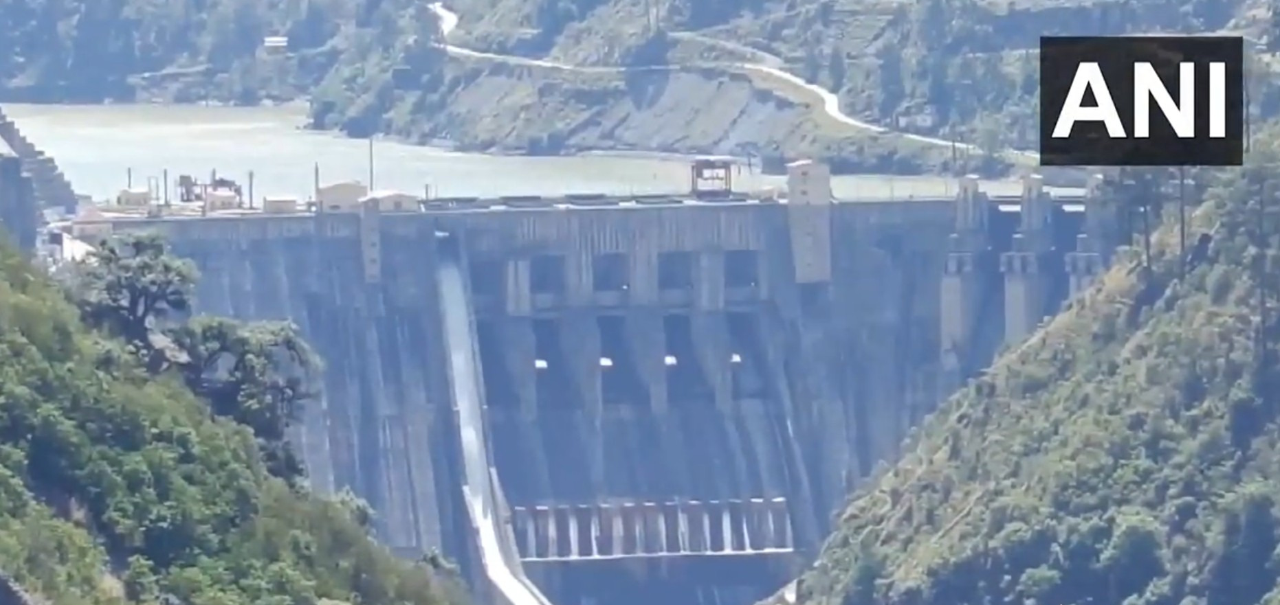 印度截流巴基斯坦农业用水











印度竟然在上游建大坝截流，巴基斯