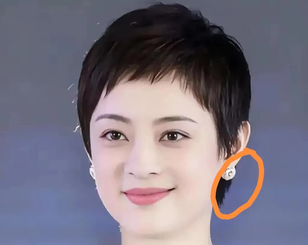 主持人问孙俪：
为什么剧里不和董子健谈恋爱？
孙俪沉默了一会，笑眯眯的说：
