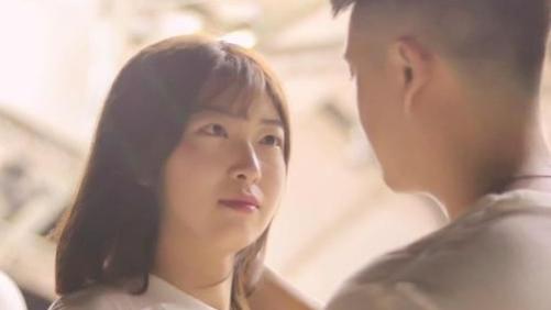 追求女人时，男人坚持做好这4件事，会很容易让她爱上你！