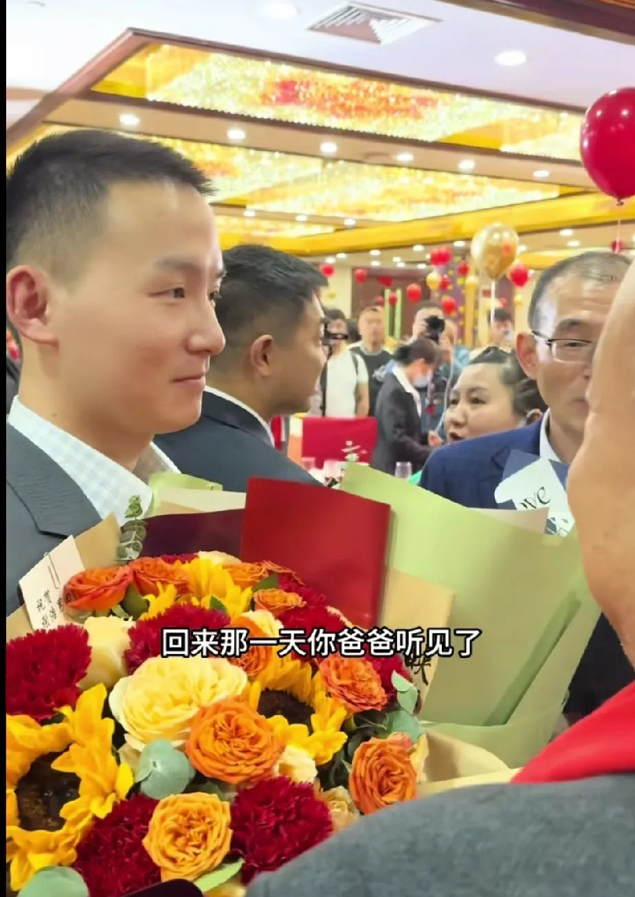 亲友齐聚共贺新婚











这究竟是什么样的婚礼？竟然引来如此多重量