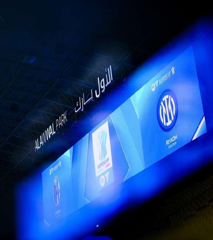 孔蒂当年对两边翼卫的用法是对的，即使那个时候是三换，他也秉持着两边都是耗材，到了