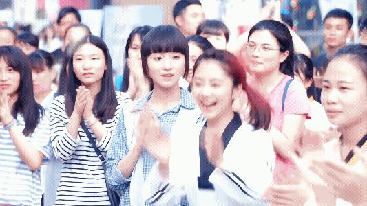懂事的导演赶快递本子，让我们谭松韵和杨洋来个二搭吧！这两人同框的画面也好甜哟!