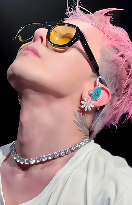 权志龙唱歌避开了burn歌词，权志龙真的很尊重！难怪他有那么多粉丝！！！三观也是