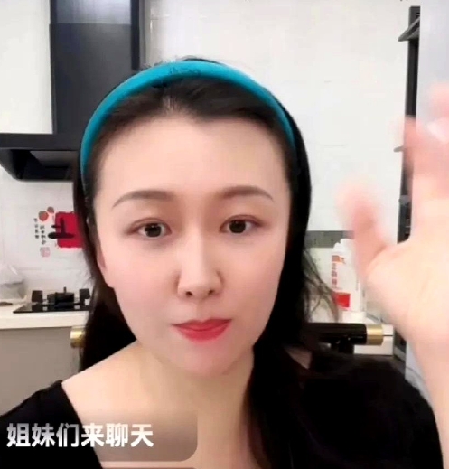 苏姐：马筱梅是个狠角色！

刚刚，苏姐直播时说：“我是觉得汪小菲以前的前女友都比