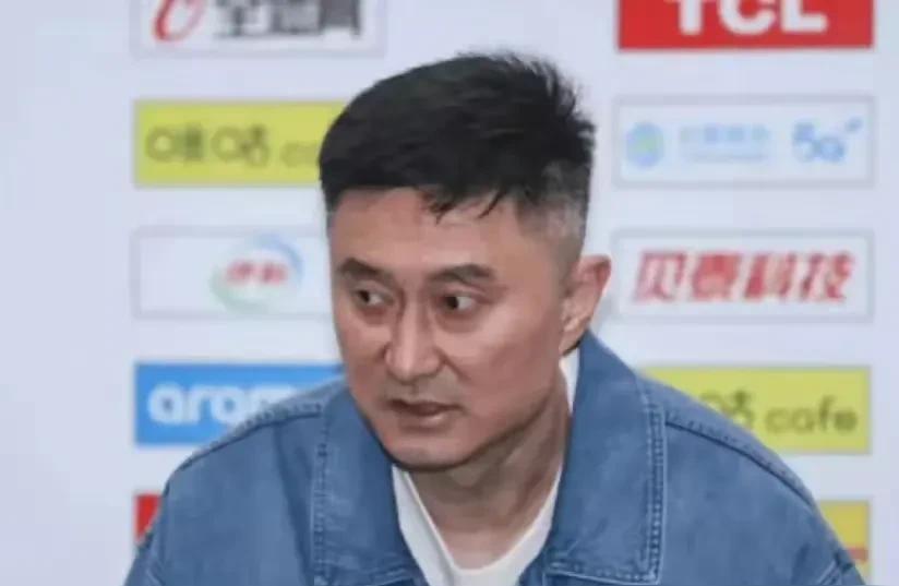 杜锋的战术胆识，正是广东宏远季后赛征程的关键。
作为CBA最具争议性与魄力的主教