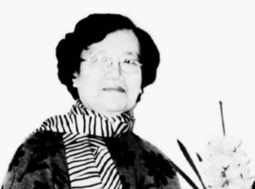 1940年，地下党康乃尔正在茶楼玩牌，一军统美女突然拍了拍他的肩膀，使了个眼色说