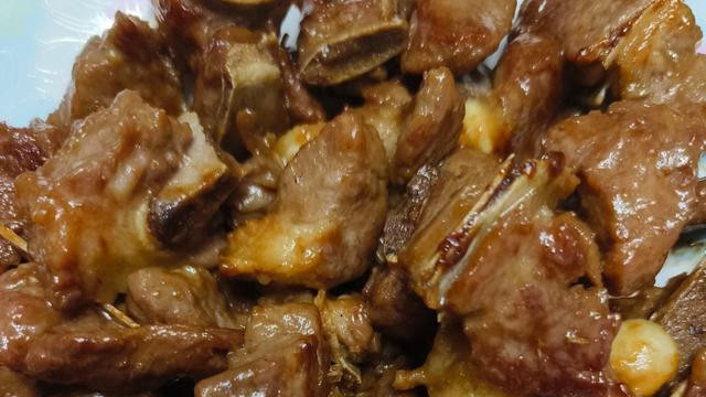 焗排骨：一把锡纸裹住的“肉香炸弹”，30分钟把烤箱变成小型BBQ现场