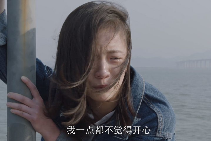 “高考确实是你们人生当中很重要的一关，但是和生命相比，它什么都不是。”

这是电