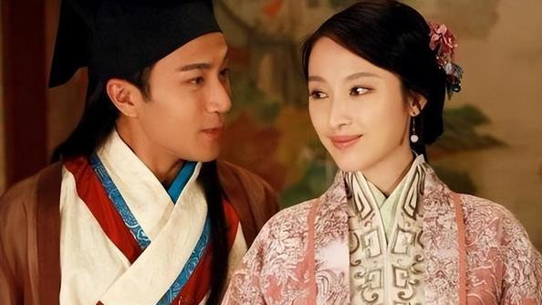 丈夫酒后出上联“抱貂蝉遇贵妃问昭君想西施”妻子下联更妙！