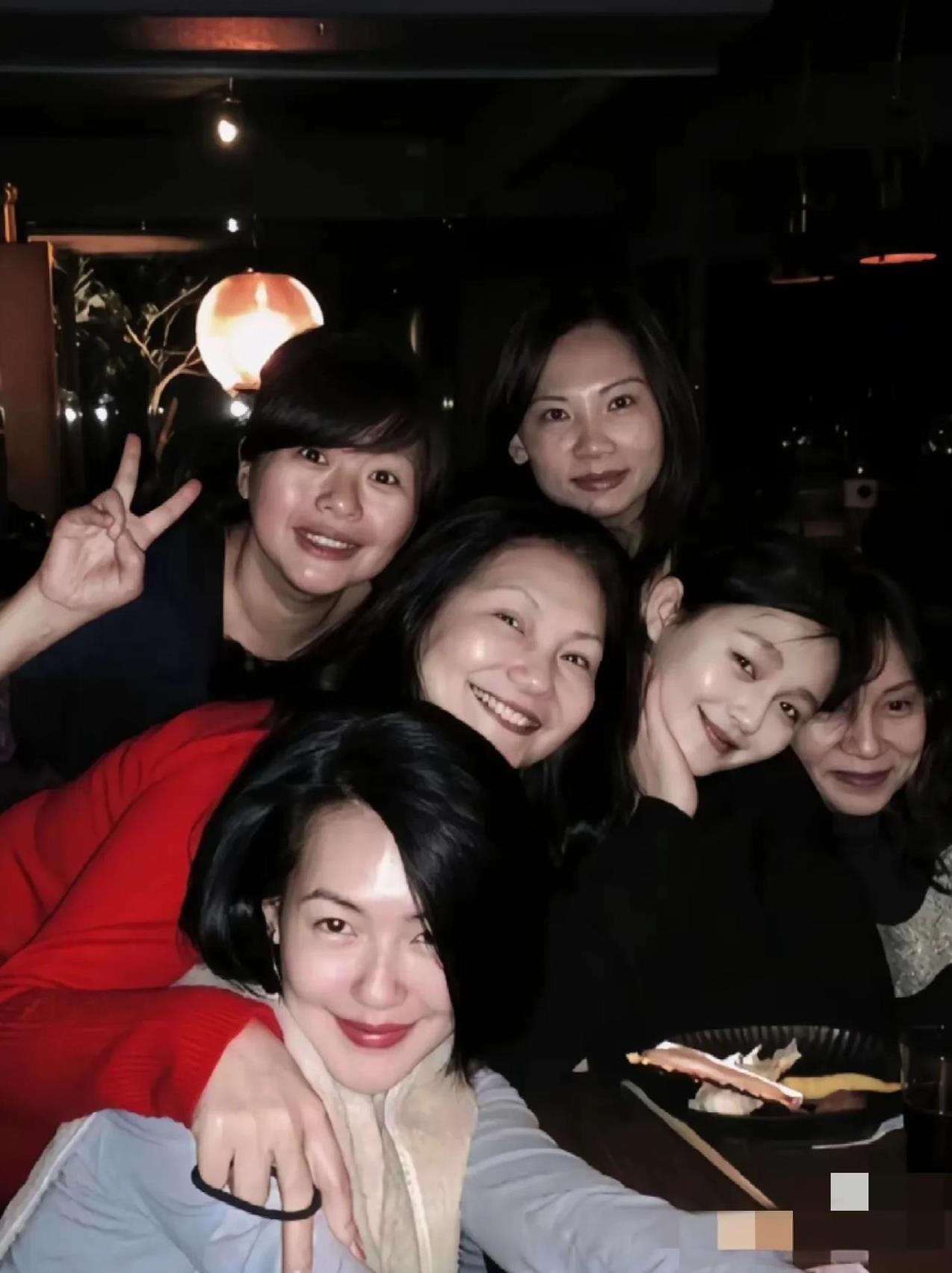 S妈干嘛去“惹”葛斯齐，还说人家是“鲁蛇”。
S妈应该知道葛斯齐手上有很多的关于
