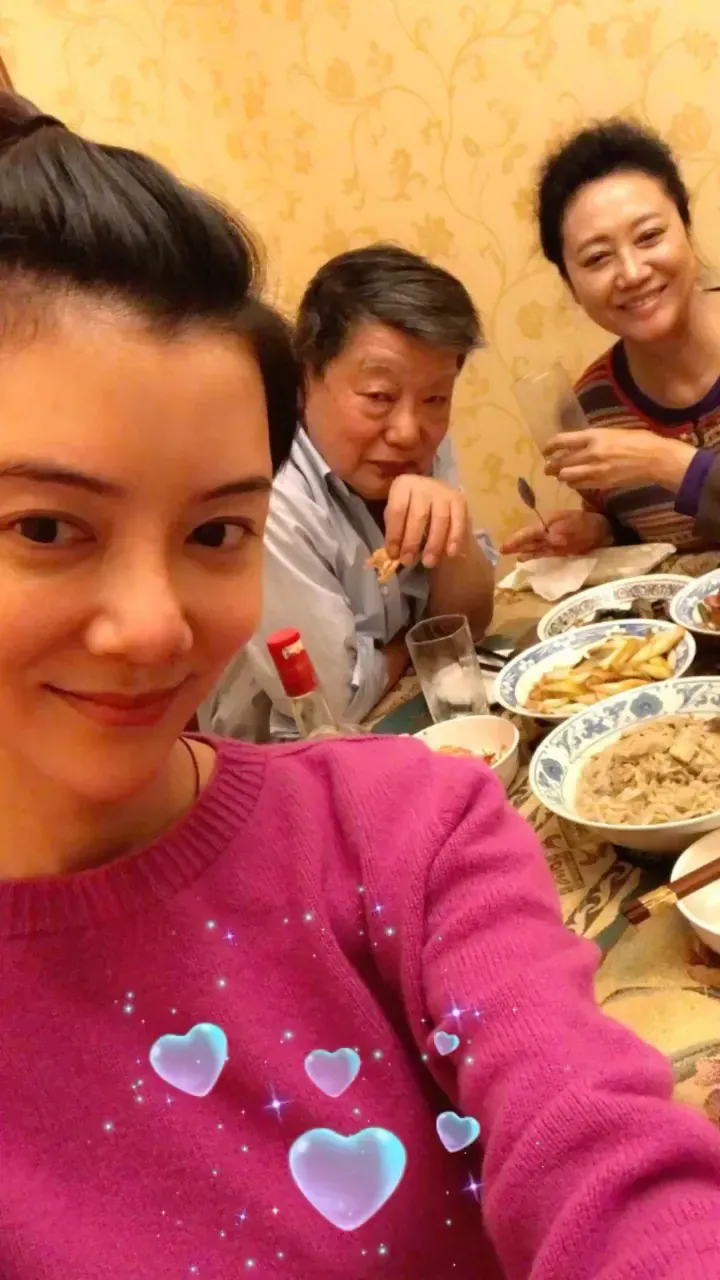 你知道吗？车晓的家庭背景可大有来头！今天偶然间发现，车晓的妈妈竟是那位塑造“恶婆