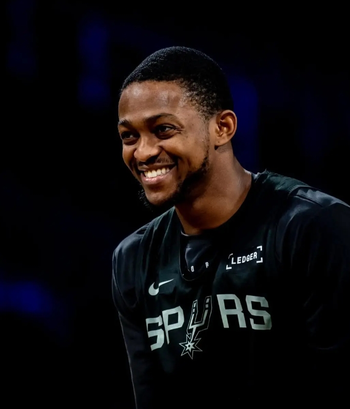 福克斯的防守就是特雷杨不能比的
这两天狐狸姨妈期，确实进攻端拉了，但防守一直在线