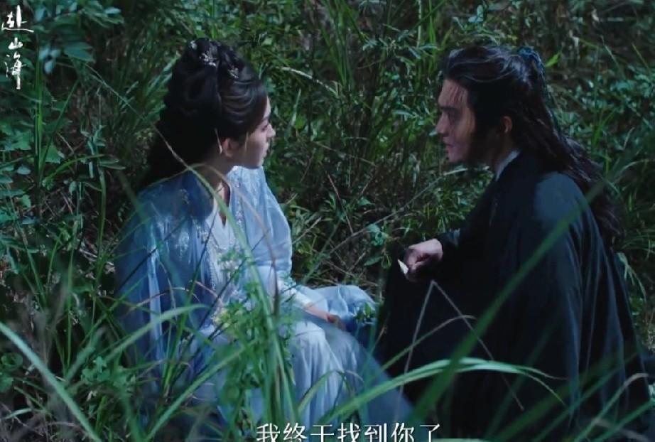《赴山海》
萧雪鱼手里的哨子设计的真奇妙
它吹出的声音居然能唤醒燕狂徒身上的那只