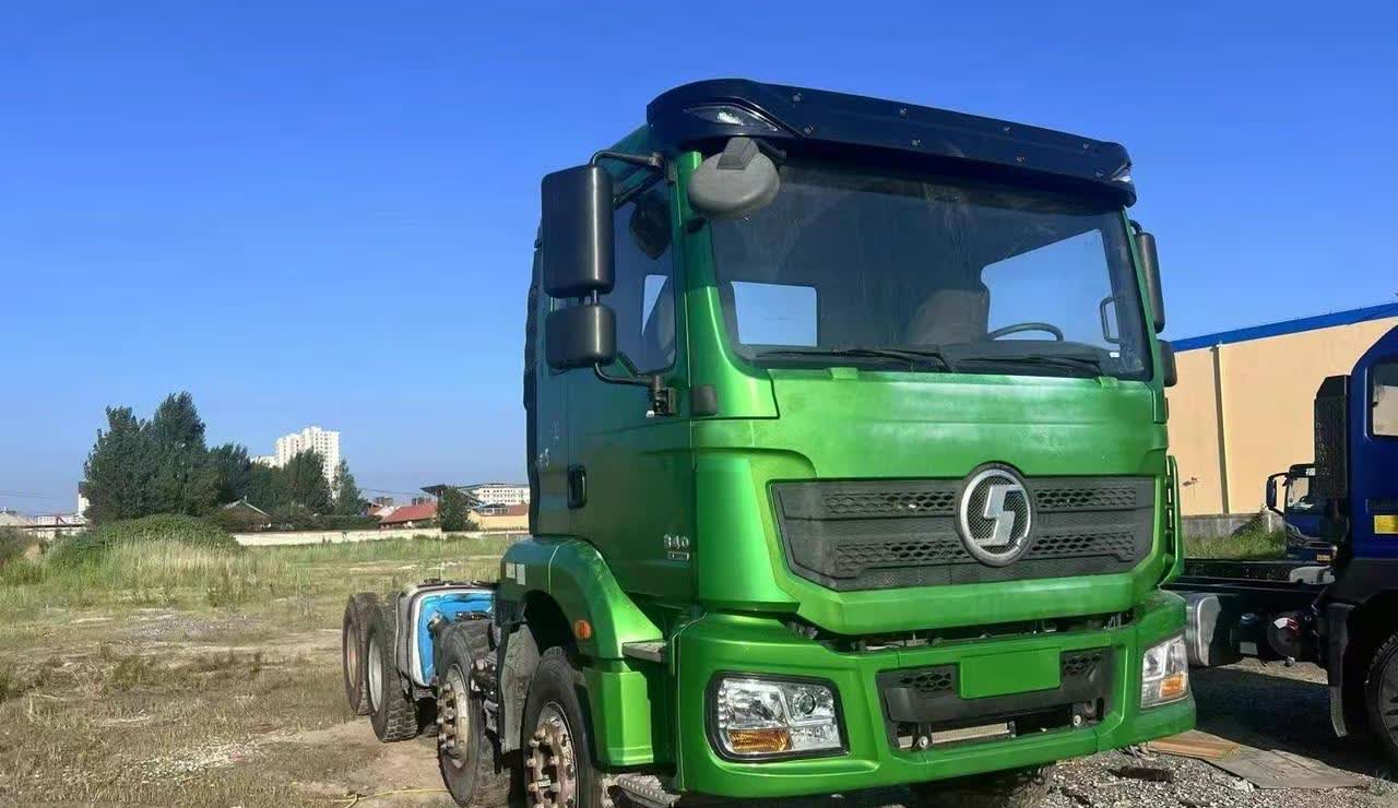 陕汽德龙新M3000，自卸车底盘，2021年出厂，潍柴340马力，法士特变速箱，