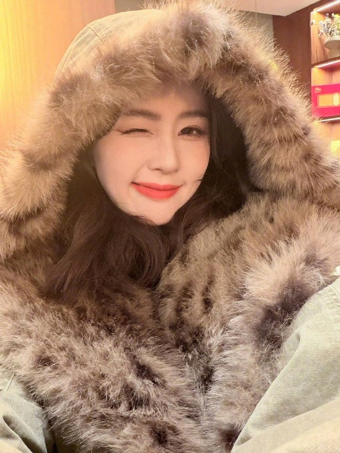 白鹿 王者荣耀代言人官宣
之前的代言人是杨幂诶，她们俩同级了吗