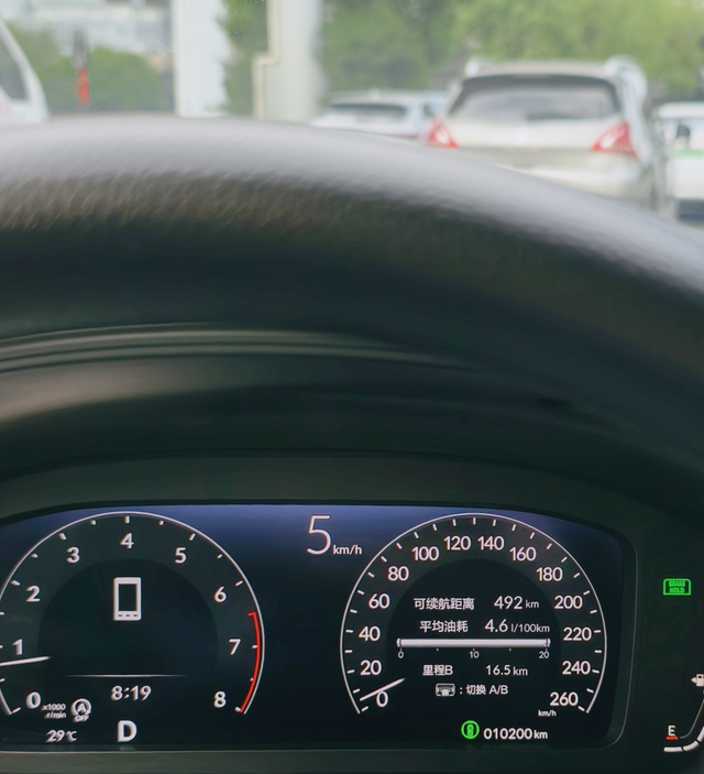 思域燃油市区4.6L油耗
买车刚好一年，正常市区上下班，油耗4.6L.真没必要买