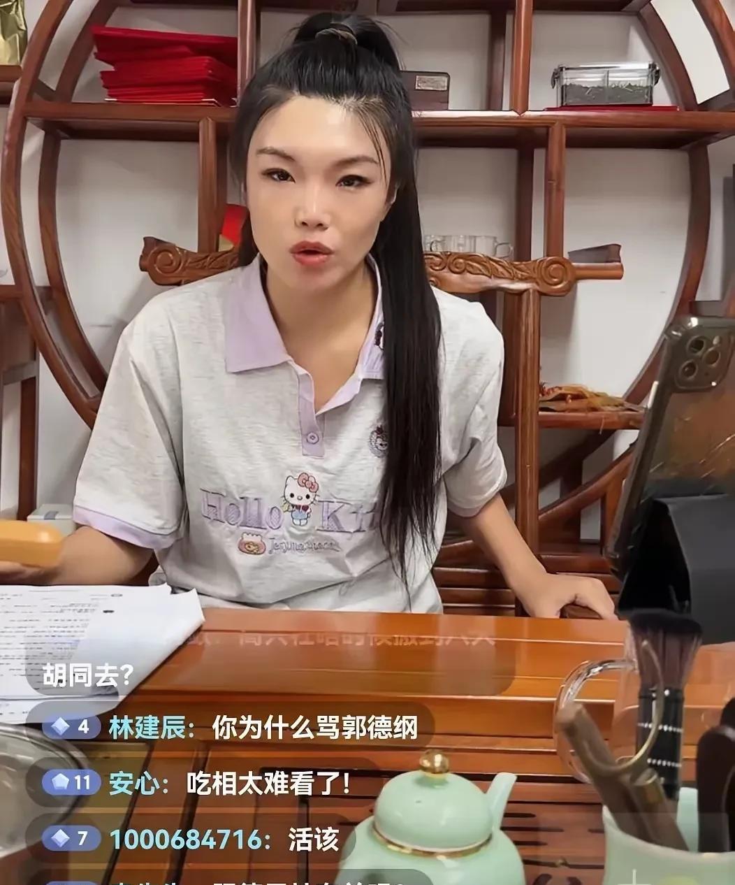 杨金山和张伯鑫媳妇近日组成“砸缸”联盟！在平台上轮流直播“砸缸”，也就是痛骂郭德