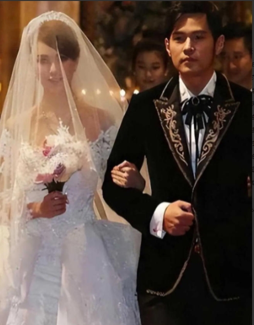 当年，周杰伦花3亿给昆凌买了一套豪宅，然后说:“给我生5个孩子，将来组成一支乐队