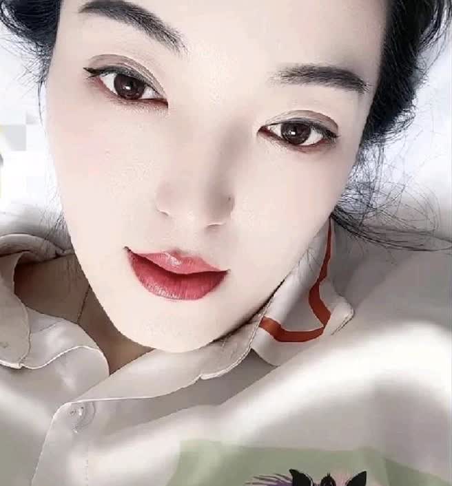 安万老婆的现任职务

        据知情朋友可靠消息，安万老婆胡静是有职