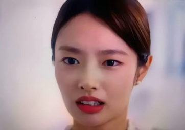 尔冬升的话她一个字也没听进去，总是张嘴太出戏了 ​​​