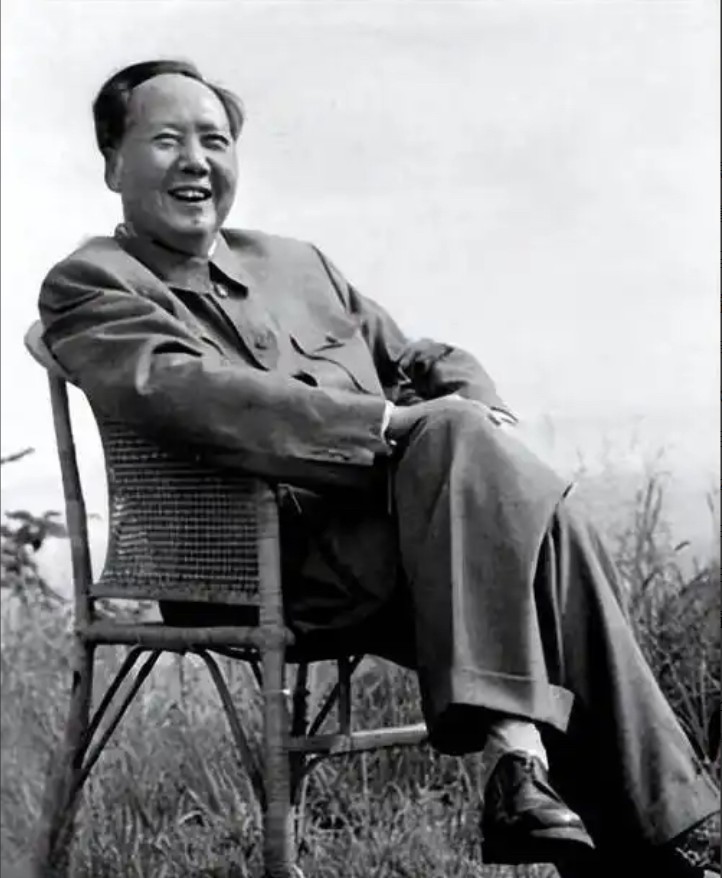 1951年，陈国生去中南海见毛主席，毛主席看到她时，开玩笑道：“第一次见舅舅，给