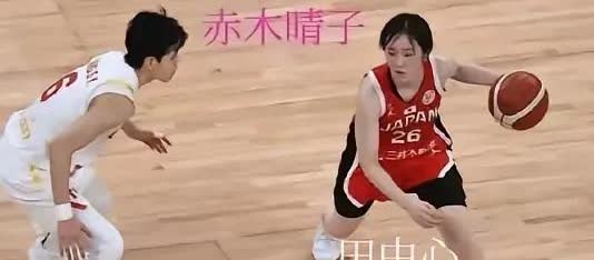 日本队的田中力子现在估计肠子都悔青了！

她后悔的不是输球，

也不是没