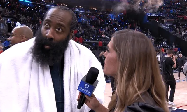 NBA常规赛，快船129-102战胜太阳。赛后，詹姆斯-哈登接受了采访。
谈到自