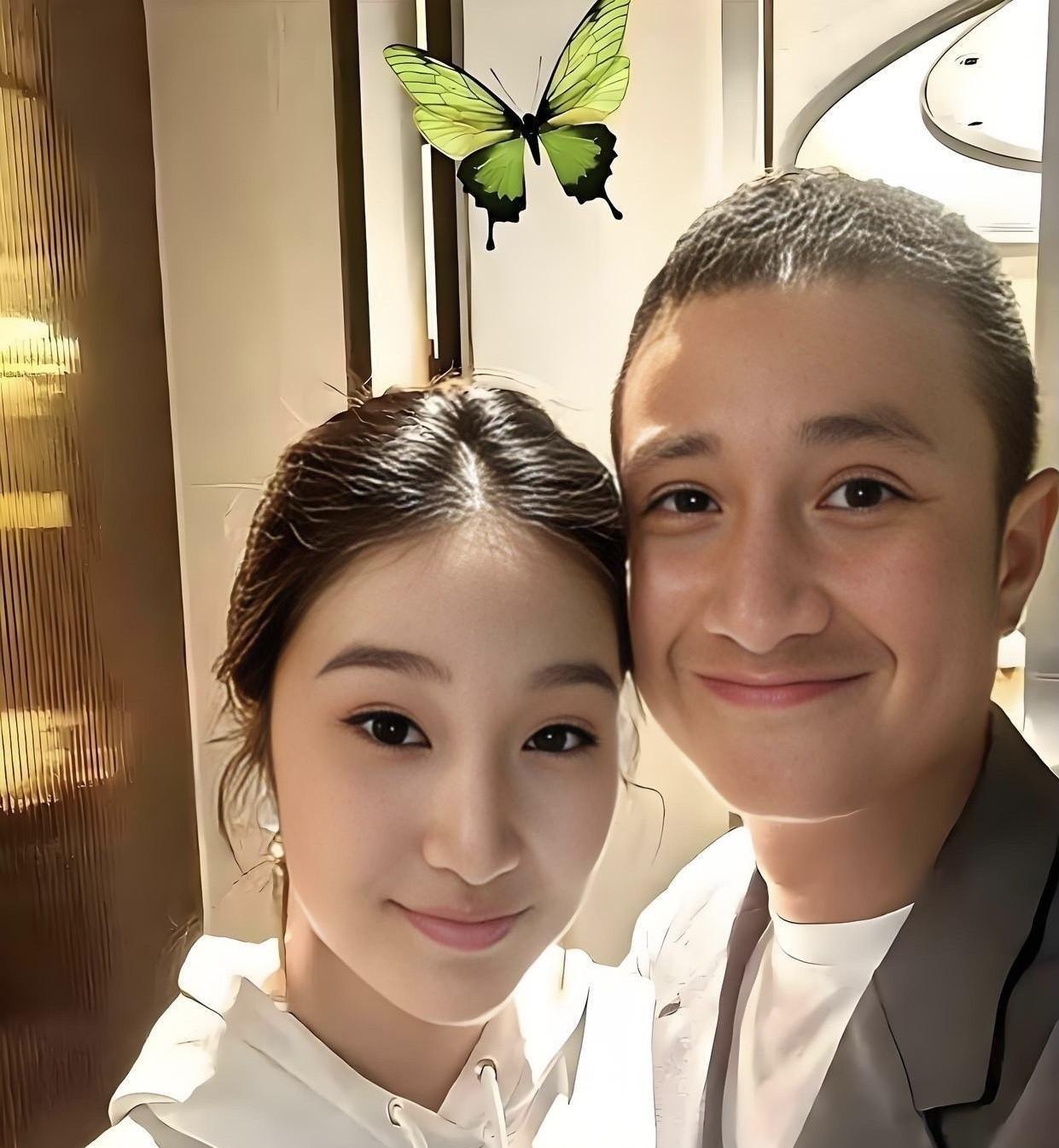 很喜欢文章父女俩自然真实的样子，不做作，女儿文爱马一晃眼都成了大女孩了，鼻子最小