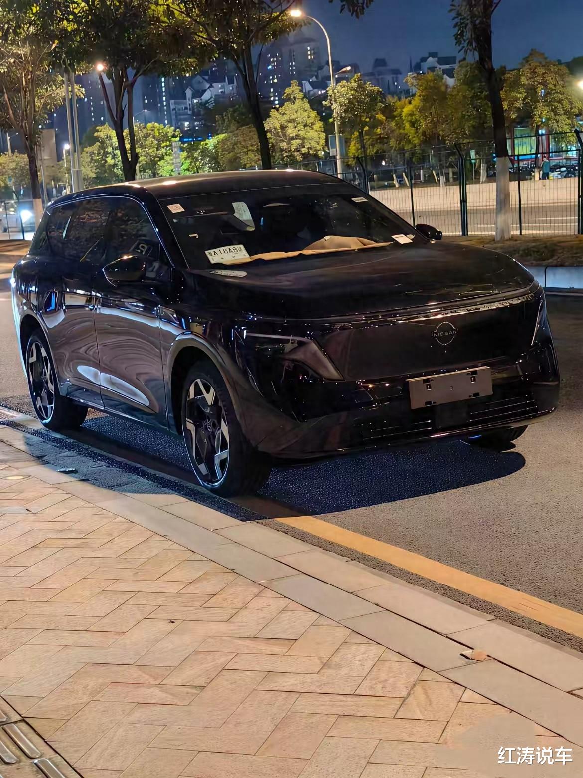 日产全新中大型SUV现身街头，外观漂亮，大五座布局，支持5C