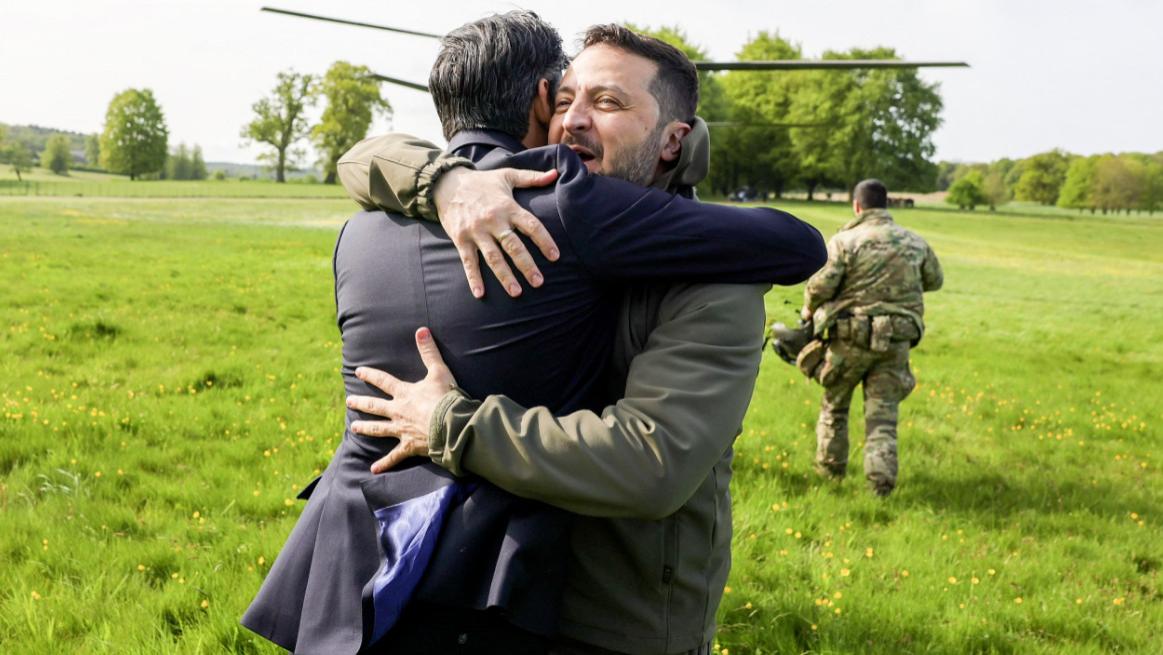 俄军连下两城，普京亲临前线下命令，泽连斯基专机连夜出境