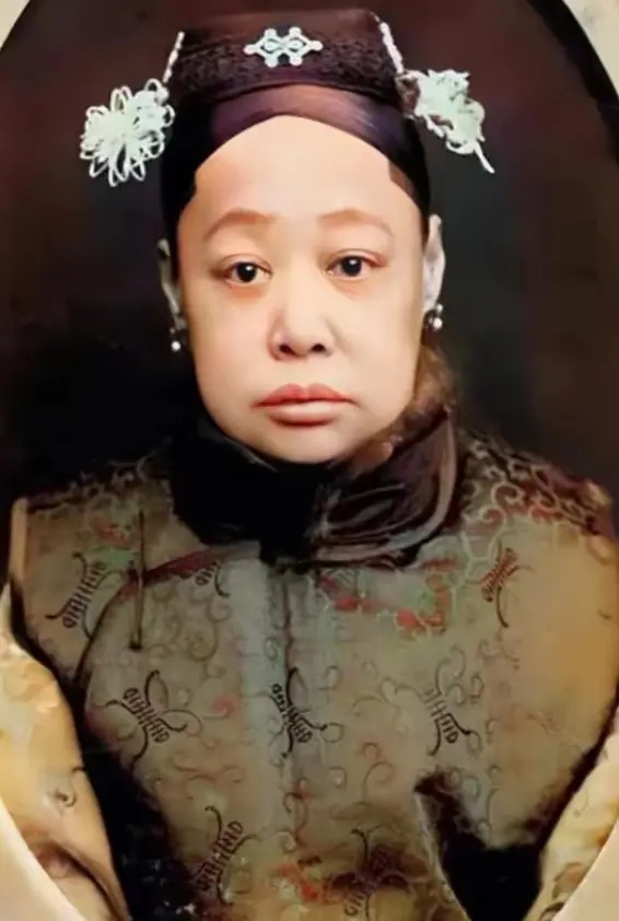 光绪帝一生只有一位皇后和两位妃子，分别是隆裕皇后和珍妃以及瑾妃，据说光绪一辈子没