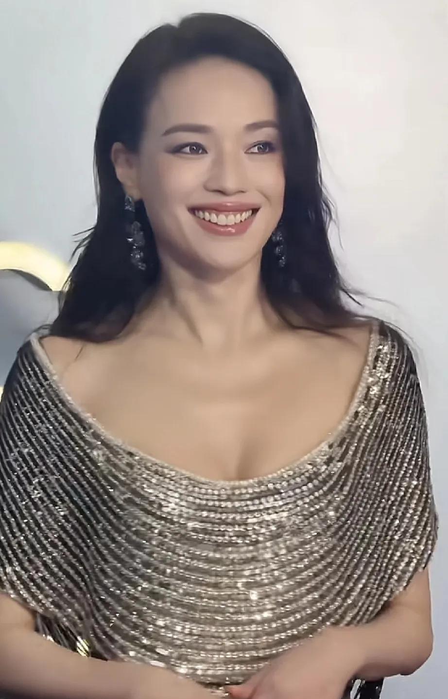 都说能欣赏舒淇美的人，才是真正长大了，确实有几分道理，小时候不觉得她漂亮，长大后