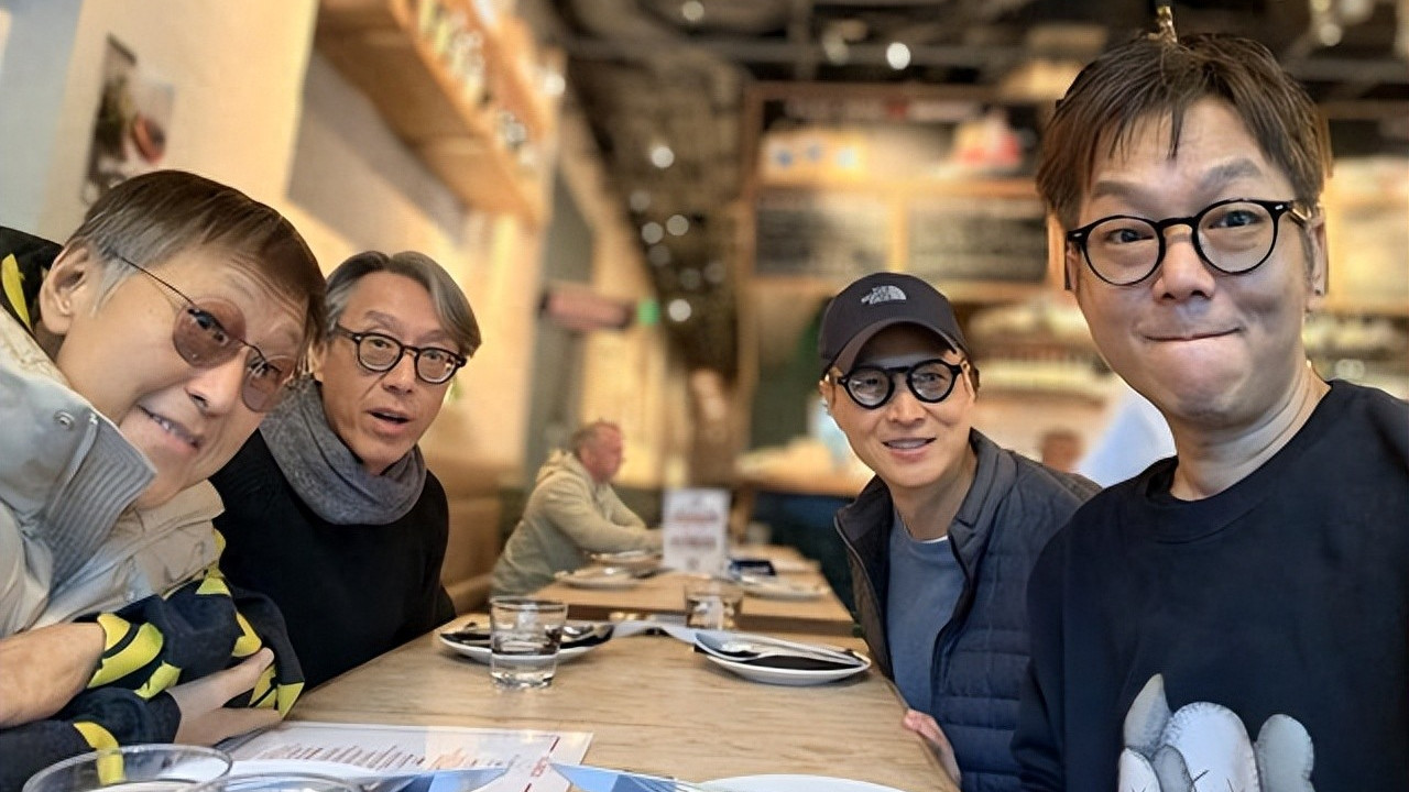 无字头四人重聚掀回忆杀，61岁倪震冻龄状态吸睛，周慧敏隔空互动