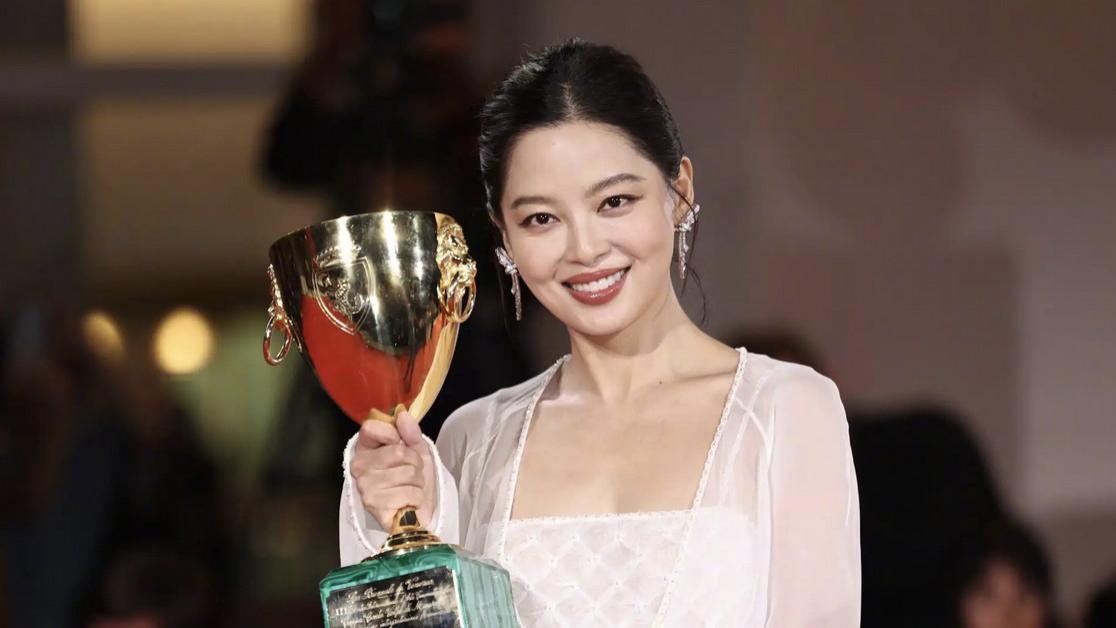 辛芷蕾发文感谢梁婷：谢谢婷妈让我有梦可做，说出感谢也是勇气