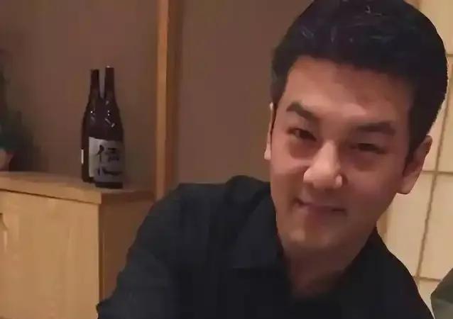 孙志浩和贾静雯的故事真是让人哭笑不得。据说孙志浩因为知道自己生育能力有问题，当初