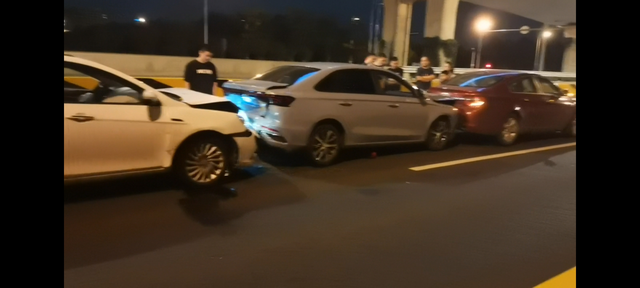 远离网约车
新车买的才4个月，被网约车撞了两次了，第1次被一个网约车违规变道把车