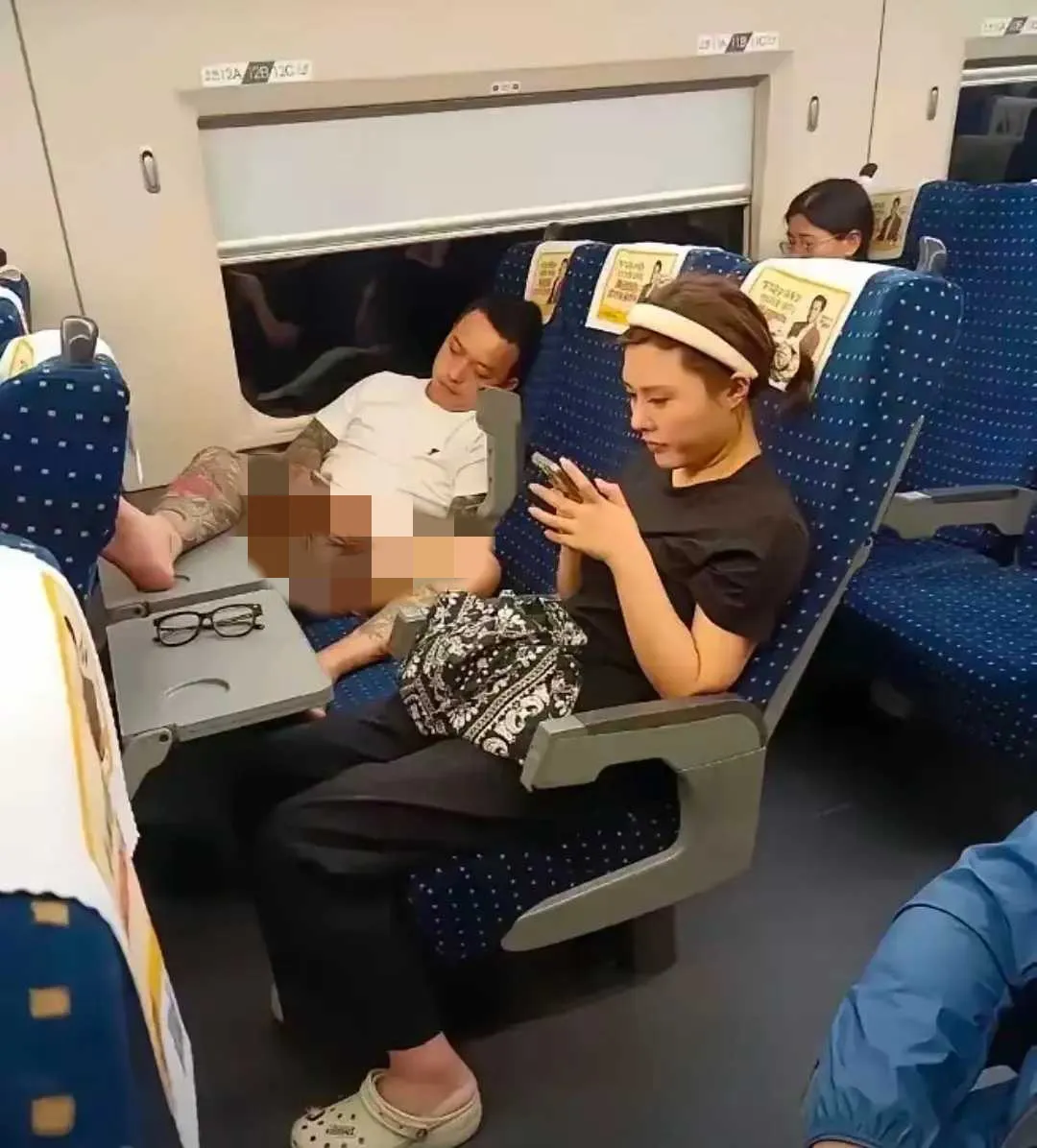 旁边美女的忍耐力太好了