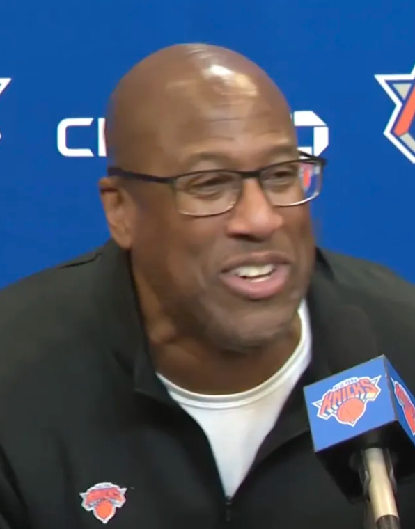 NBA杯小组赛，尼克斯140-132击败热火。
赛后尼克斯主帅迈克-布朗接受记者