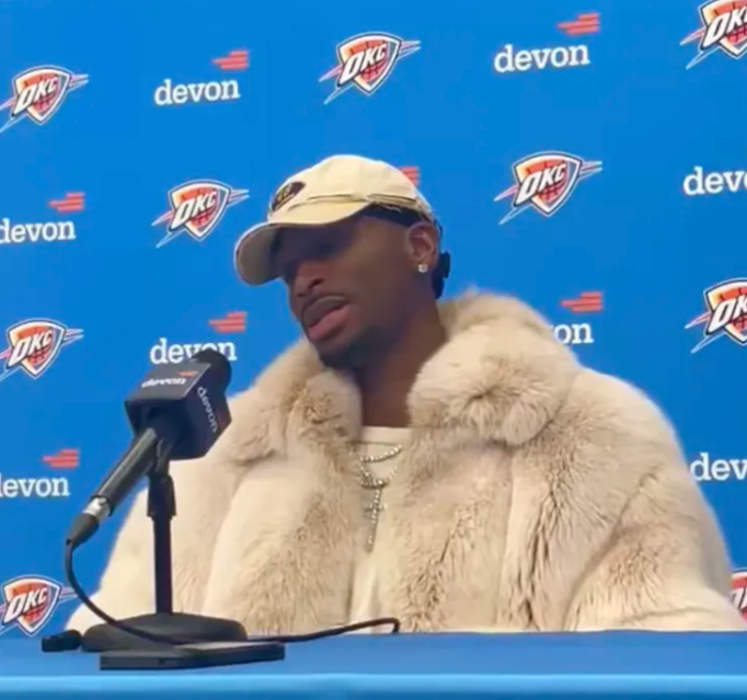 NBA常规赛，雷霆119-98击败马刺。
赛后雷霆球员谢伊-吉尔杰斯-亚历山大接