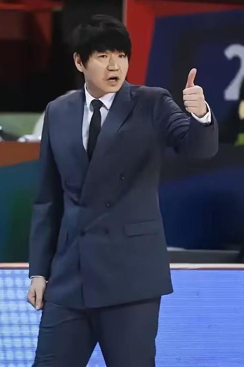 广东东阳光客场加时103：104惜败上海久事，大比分1：1。有一说一：
1，洛夫