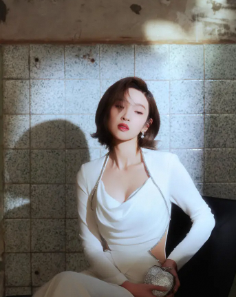 唐艺昕穿白色长裙 美出新高度的温婉女神