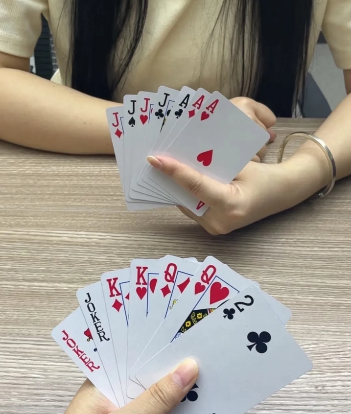 我打牌输了16万，老公打了我几巴掌，我回人家什么也没说住了6个月这段时间他没联系