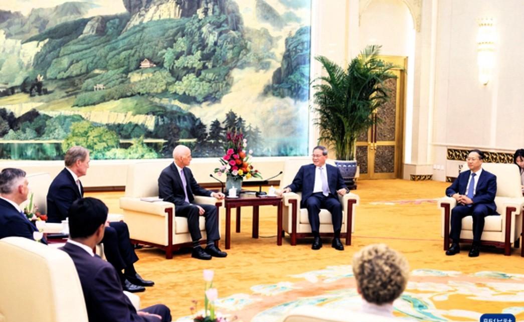 罕见互动！美议员代表团访华，双“最”评价中国，释放和平共存信号
据媒体报道，9月