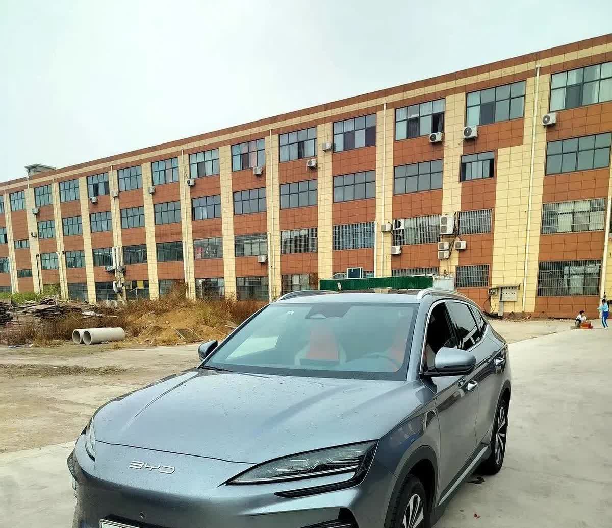 比亚迪现在估计生产线都停不下来。

它怎么也不会想到，降价力度越调越低，20